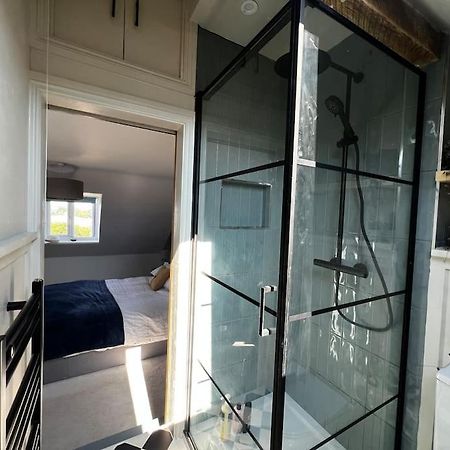 Boutique 2 Storey Home Nr Centre تشيبينغ نورتون المظهر الخارجي الصورة