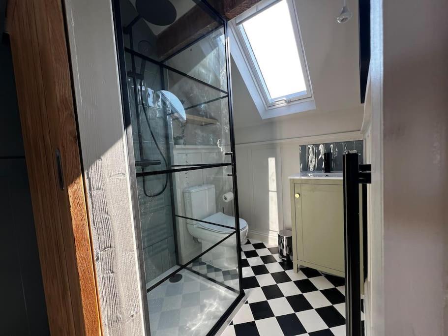 Boutique 2 Storey Home Nr Centre تشيبينغ نورتون المظهر الخارجي الصورة